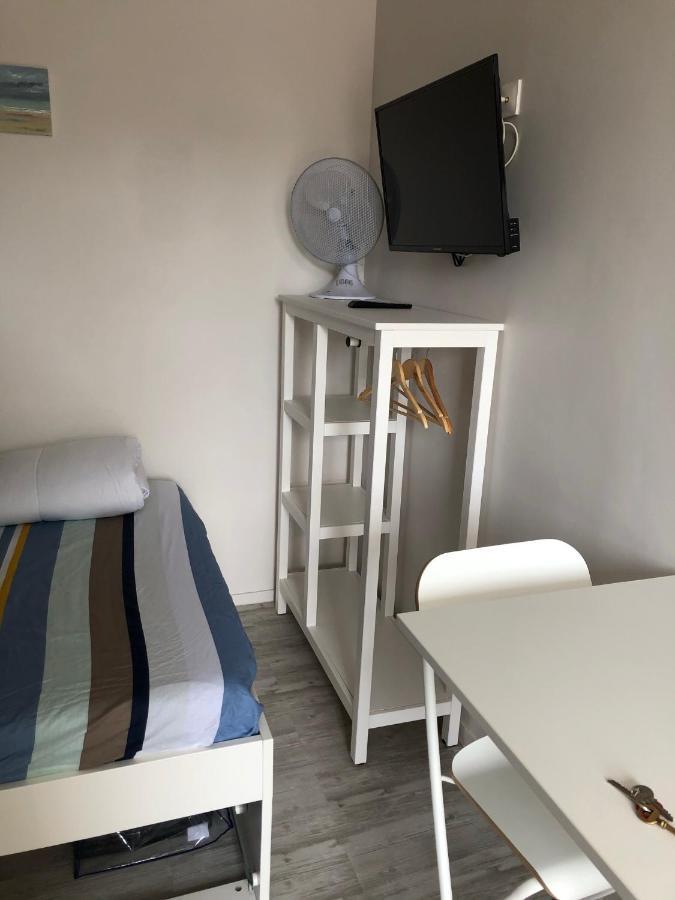 וול-לה-רוז Joli Studio Meuble Proche De La Plage מראה חיצוני תמונה